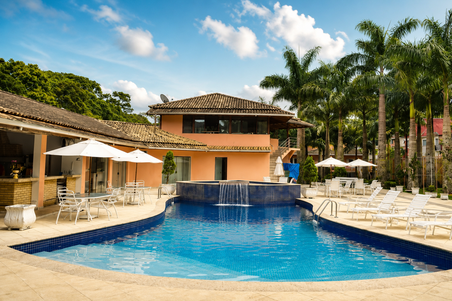Entrada e piscina da Clínica Terapêutica Elo de Vida
